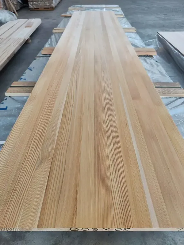 Мебельный щит из лиственницы цельноламельный 40×600×2800