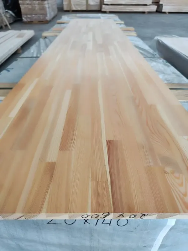 Мебельный щит из лиственницы сращенный 20×600×3000